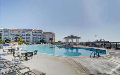 2BR Sleeps 7 Oceanfront Resort with Waterfall Pool and Hot Tub!!!