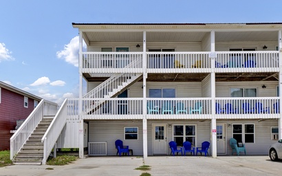 Crisp Air, Cozy Nights, and Ocean Breezes at Our Beachside Retreat This Fall & Winter!