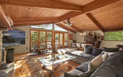 Eclectic Mountain Home! Hike, Ski, and More! -Slopes now OPEN!!!
