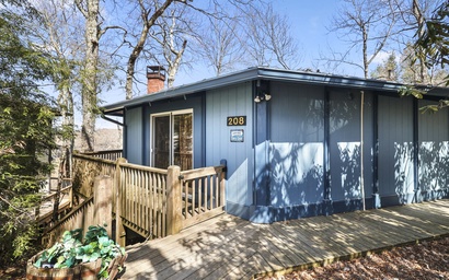 Beech Hideaway - Two units in one! Mountain Views! Close to Hiking, Biking and Skiing. Sleeps 6.