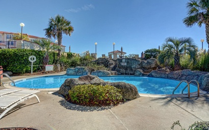 2BR Sleeps 7 Oceanfront Resort with Waterfall Pool and Hottub