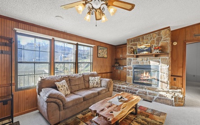 Private Mountain Setting @ this Elk Park Mountain Home! -Slopes now OPEN!!!