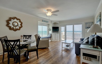 Cozy and Comfy beachfront w/great view! Pools and Gym!