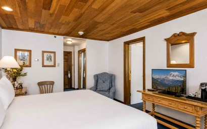 Featured Property Deluxe King suite Village view