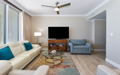 Silver Beach Towers W1004 4