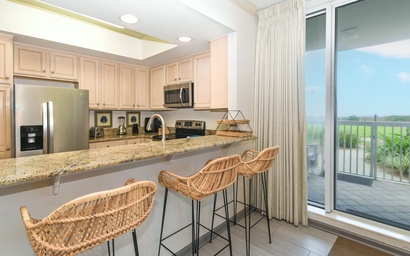 Silver Beach Towers E102 7