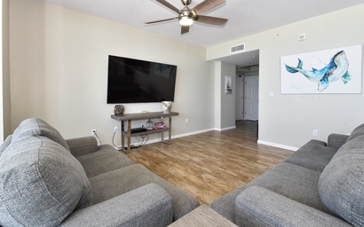 Silver Beach Towers W704 6