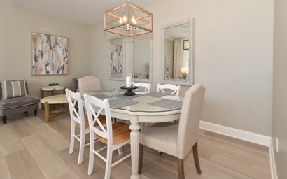 Silver Beach Towers W202 7