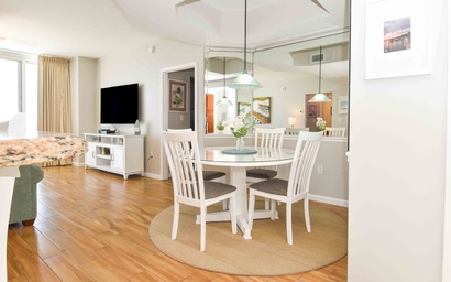 Silver Beach Towers W1102 8