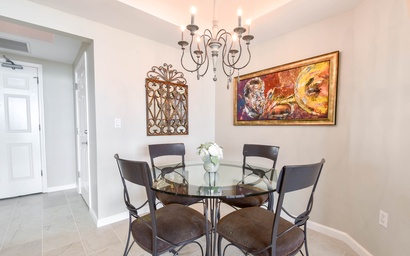 Silver Beach Towers W305 2