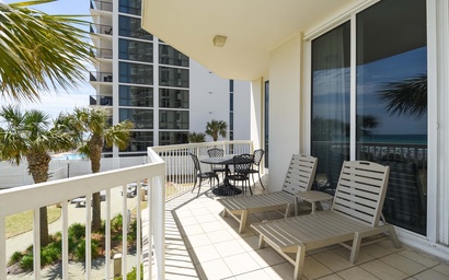 Silver Beach Towers W206 5