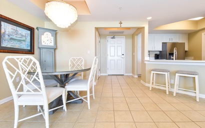 Silver Beach Towers W702 7