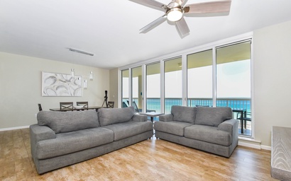 Silver Beach Towers W704