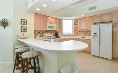 Silver Beach Towers E806 8