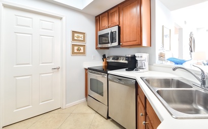 Silver Beach Towers W1202 8