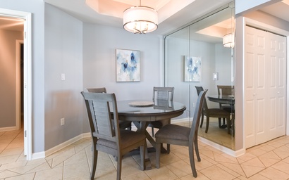 Silver Beach Towers W402 8