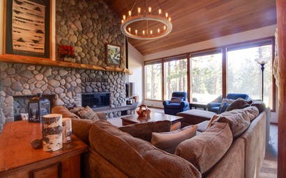 15th Fairway Retreat | Black Butte | Glaze Meadow Fairway Home | Sleeps 10 + Hot Tub 3