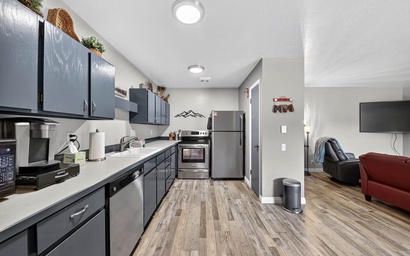 Snowy Peaks Haven | Walk to Slopes & Park 4