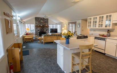 Pine Street Cottage 6