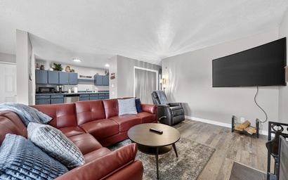 Snowy Peaks Haven | Walk to Slopes & Park 2