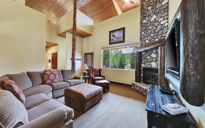 Crooked River 19 | Walk to Lifts + Hot Tub