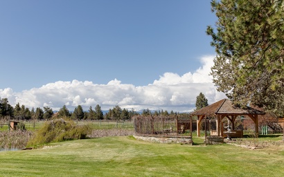 Jumping Juniper Ranch House and Yurt 2