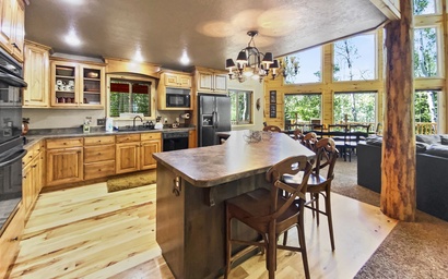 Quakie Lake Retreat | Ideal for Families & Groups 3