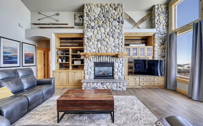 Skyview Chalet - amazing views with a spa 2
