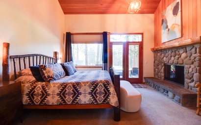 15th Fairway Retreat | Black Butte | Glaze Meadow Fairway Home | Sleeps 10 + Hot Tub 5