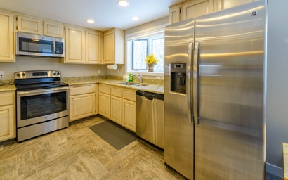 The Villas #11 | Large Condo Near Giant Steps 5