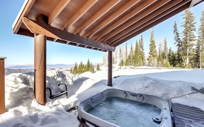 Skyview Chalet - amazing views with a spa 3