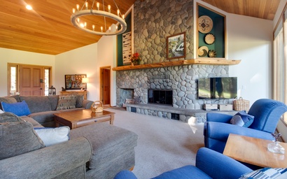 15th Fairway Retreat | Black Butte | Glaze Meadow Fairway Home | Sleeps 10 + Hot Tub 4