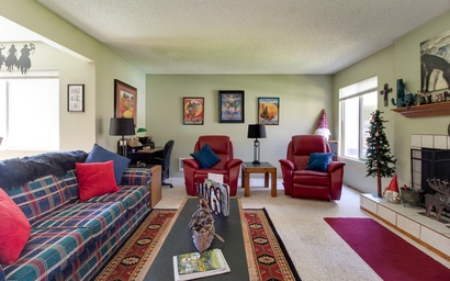 Fourth Sisters Hideaway | Cozy Sisters Condo | Fireplace, Pool 4