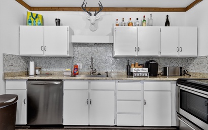 Alpine Getaway Steps from the Slopes 4