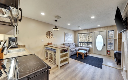 Chalet Village Hideaway | Couples Escape | Walk to Slopes 5