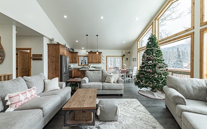 Bears Den Cabin | Hot Tub • Views • Near Ski Lifts 3