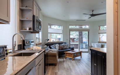 Branch A – Aspen Suite (Downstairs | Sleeps 4)