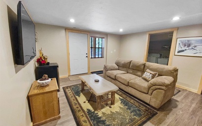 Roos Roost | Spacious 5BR Duck Creek Cabin Near Trails & Parks 5