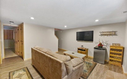 Roos Roost | Spacious 5BR Duck Creek Cabin Near Trails & Parks 3