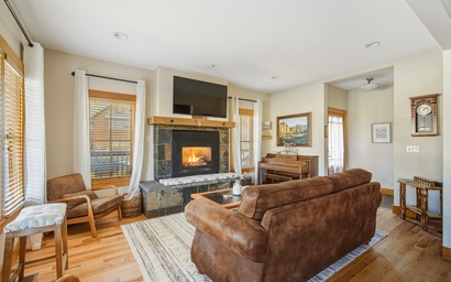 Pine Haven Retreat | Walk to Downtown & Pool 2