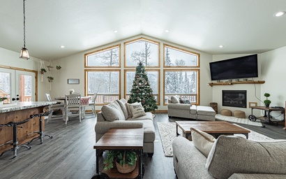 Bears Den Cabin | Hot Tub • Views • Near Ski Lifts 5