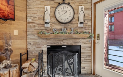 Giant Steps 16 | Ski-In Condo w/ Hot Tubs | Garage 4