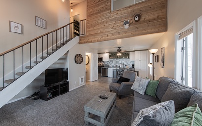 Cedar Village A208 | Ski-In Style Near Navajo & Giant Steps Lifts