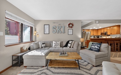 Giant Steps 16 | Ski-In Condo w/ Hot Tubs | Garage 2