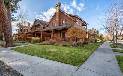 Pine Haven Retreat | Walk to Downtown & Pool