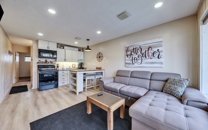 Chalet Village Hideaway | Couples Escape | Walk to Slopes 2