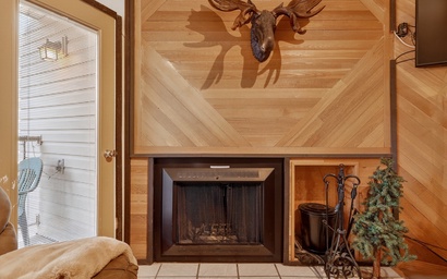 Brianwood Ski-In Condo Steps from Giant Steps Lift 2