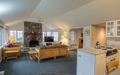 Pine Street Cottage 3