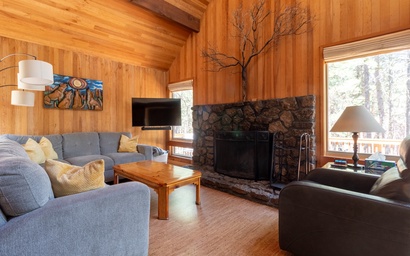 High Desert Retreat | Black Butte Ranch Home | Forest Views & Family Fun 3