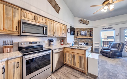 Timberbrook | Brian Head Condo Near Navajo Slopes | Pool, Fireplace, Hot Tub 3